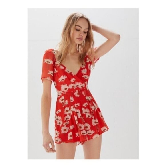Urban Outfitters UO Lula Red Floral Short Sleeve Romper XS - Picture 1 of 7